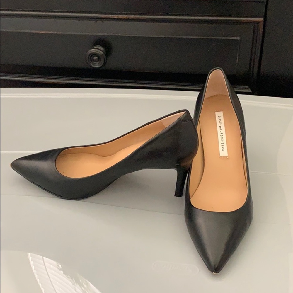 Diane Von Furstenberg Black Ines Heels - Picture 2 of 8